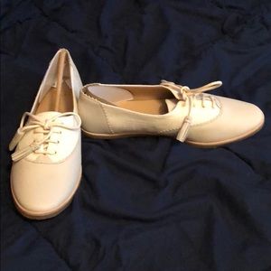 New in Box UGG oxfords Size 8